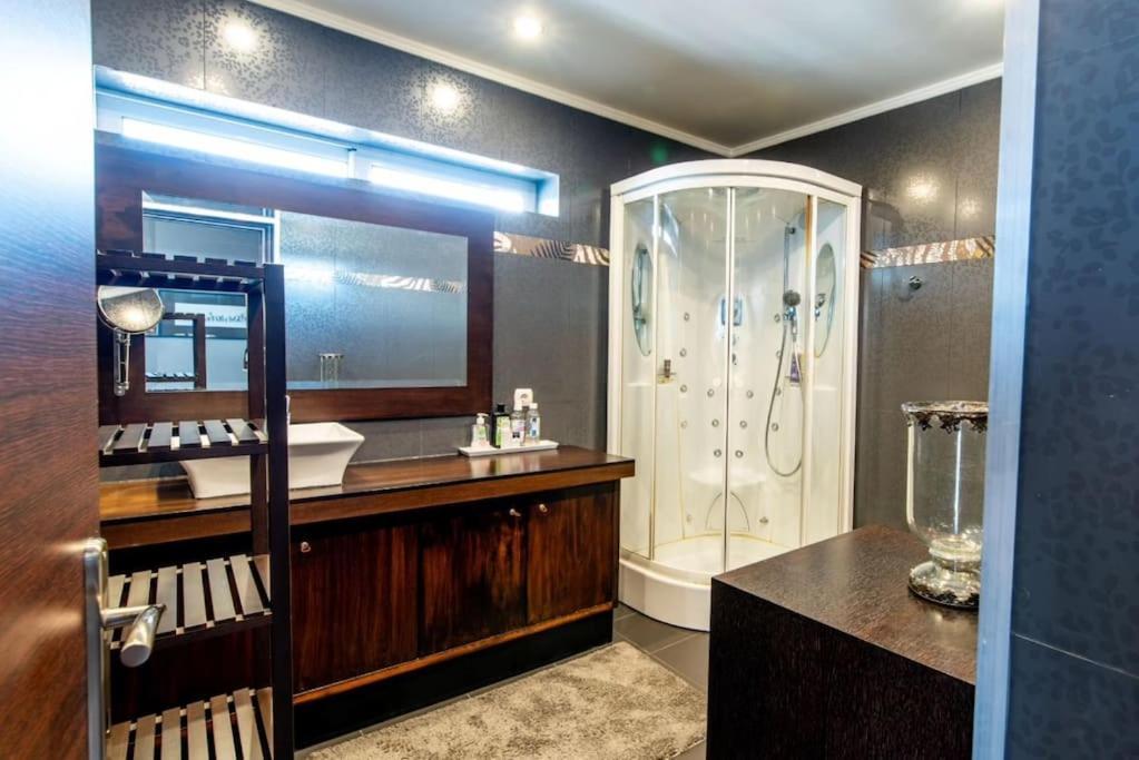 Luxury Loft By Boy Apartment Patras Exterior photo